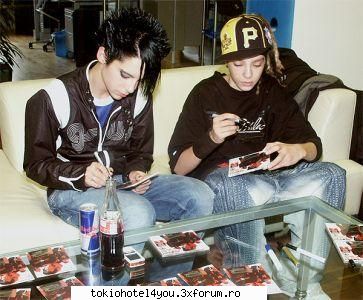 versurile de la th traduse - schrei=tipa te ridici si ti se spune unde trebuie - ~ Tokio Hotel ~